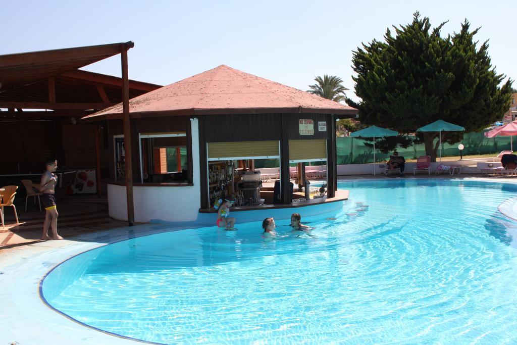 Astreas Beach Hotel Apartments Protaras Bagian luar foto